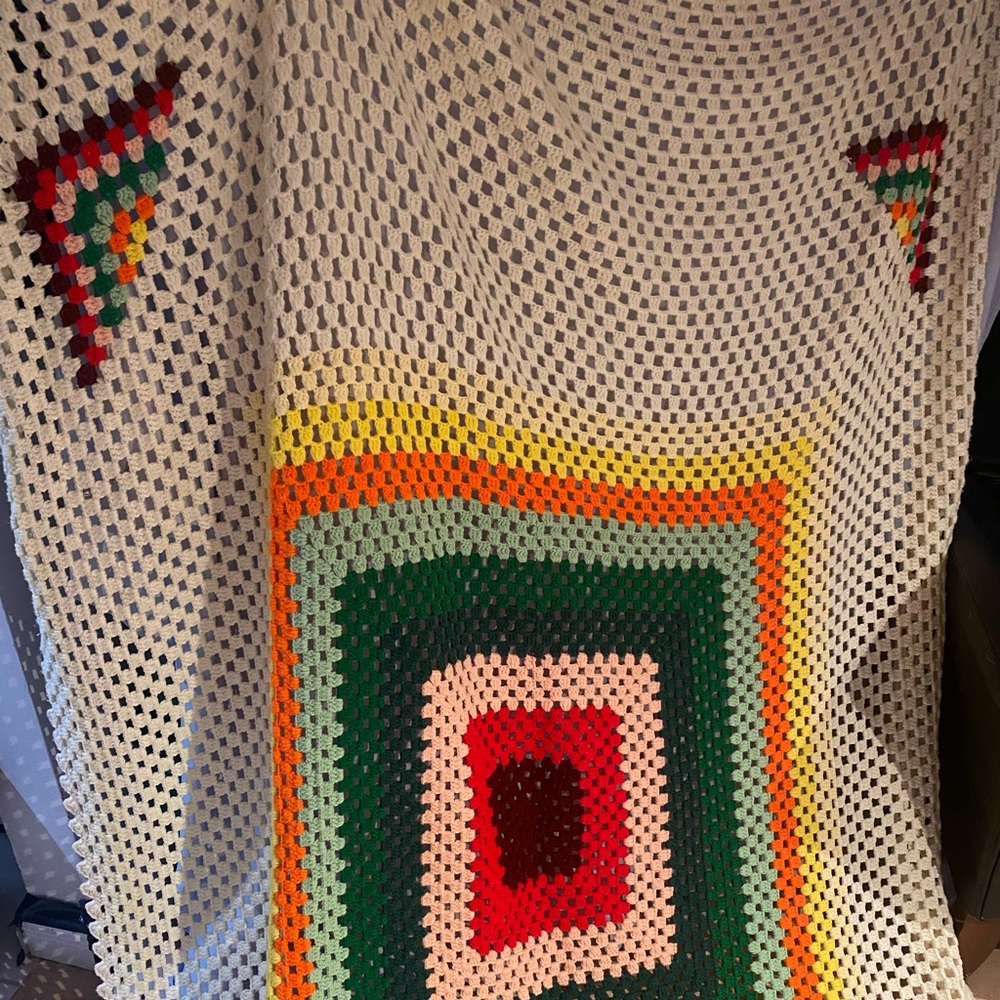 64 (8×8) = 96″×96″ approx crochet granny square crochet bed throw